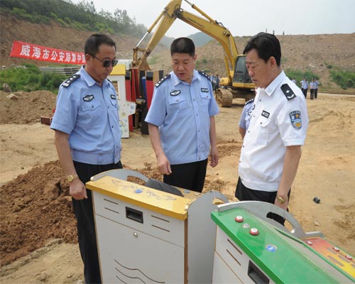 威海市公安局集中销毁200余台赌博游戏机